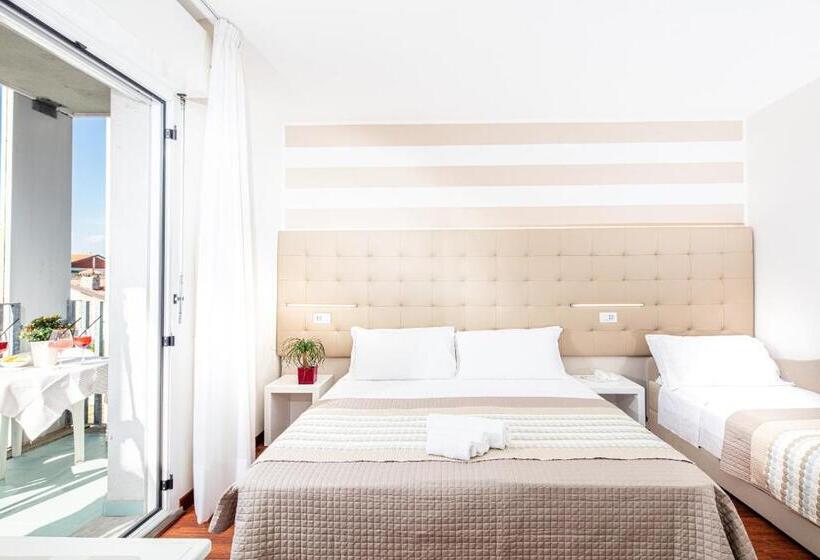 Standard Kolmen Hengen Huone Parveke, Palace