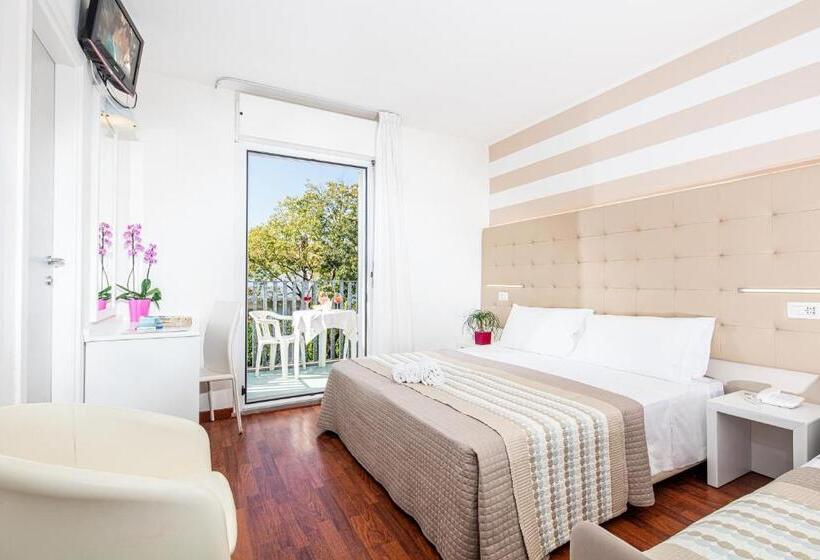 Standard Kolmen Hengen Huone Parveke, Palace