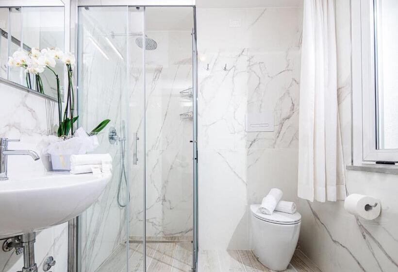 Executive Kolmen Hengen Huone, Palace