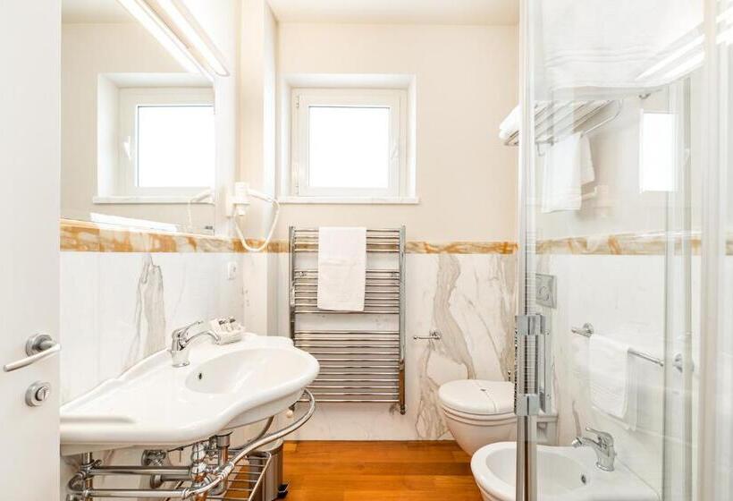 Номер Deluxe, & Residence Exclusive