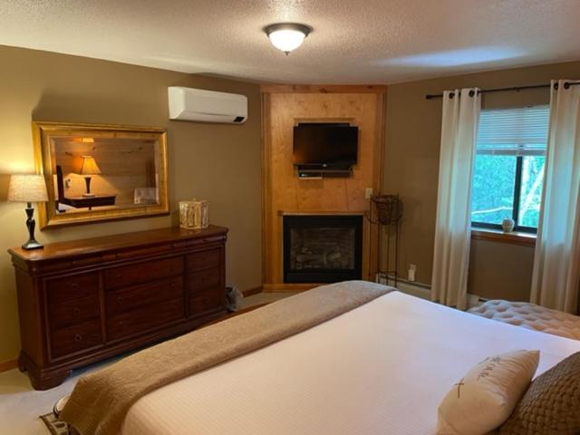 سوئیت با تخت بزرگ, The Snowed Inn