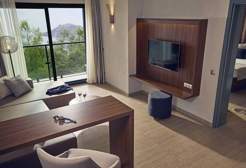 سوییت با چشمانداز دریا, Tui Blue Seno   Adults Only