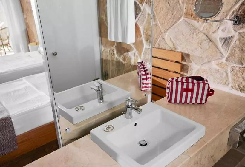 اتاق استاندارد با بالکن و چشم‌انداز دریا, Tui Blue Seno   Adults Only