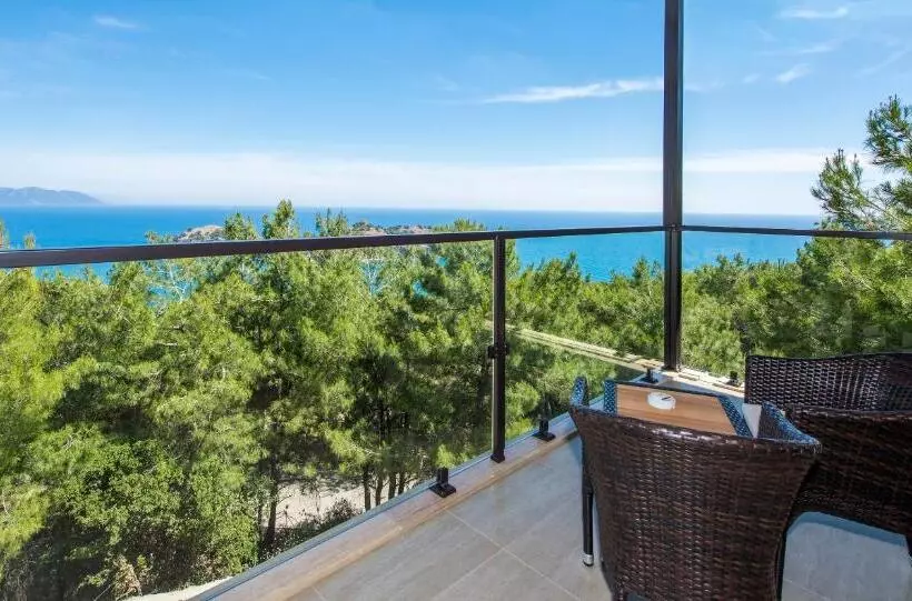 سوییت با چشم‌انداز دریا, Tui Blue Seno   Adults Only