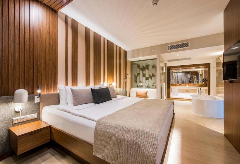 سوییت با چشمانداز دریا, Tui Blue Seno   Adults Only