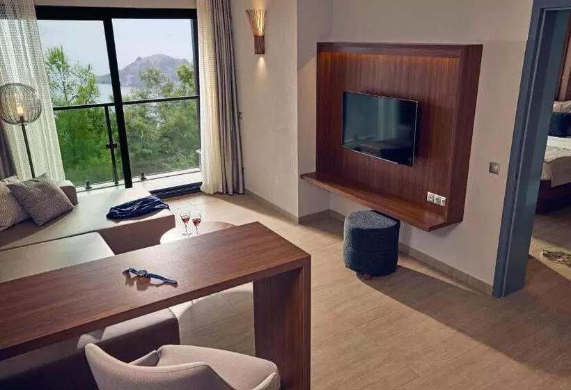 سوییت با چشم‌انداز دریا, Tui Blue Seno   Adults Only