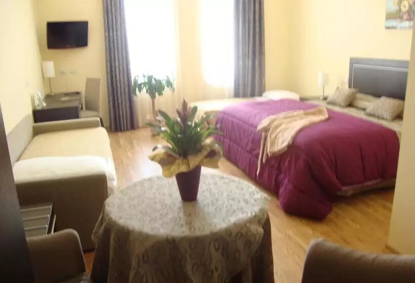 Standard Neljän Hengen Huone, Villa Cinzia