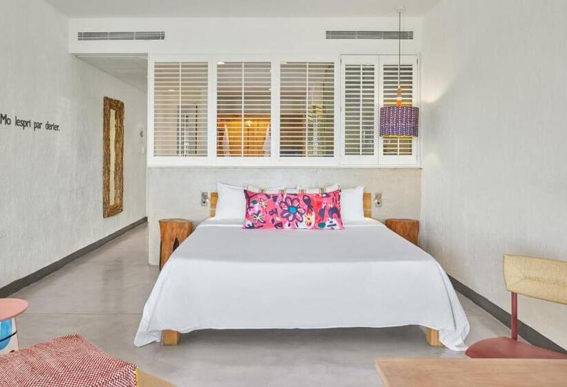 プレステージ ジュニアスイート オーシャンビュー, Zilwa Attitude