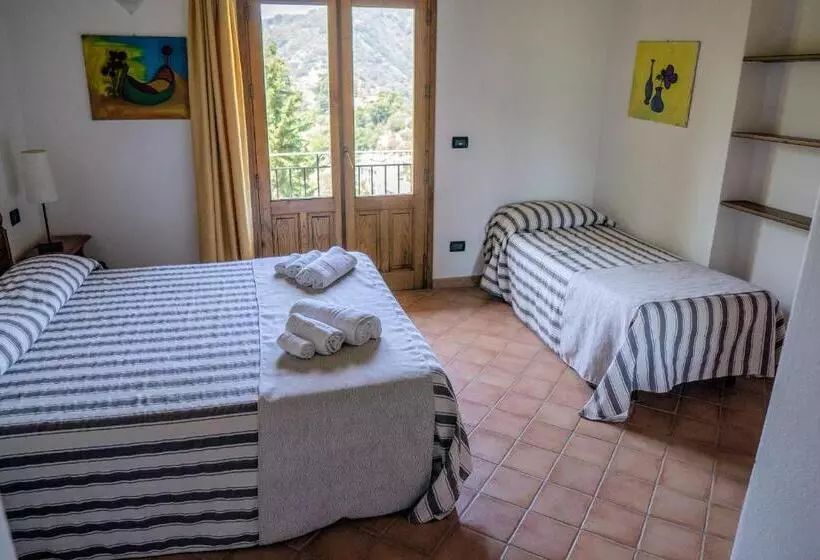 Standard Neljän Hengen Huone Parveke, Borgo San Francesco