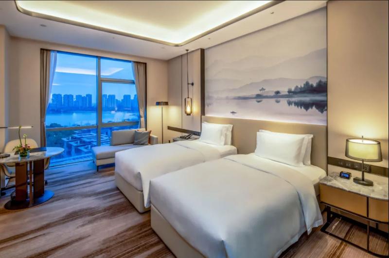 Superior room with lake view, Pullman Suzhou Taicang
