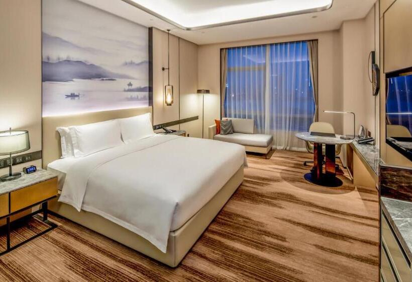 Superior room with lake view, Pullman Suzhou Taicang