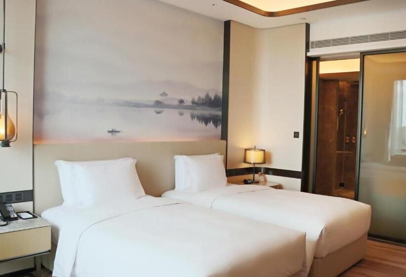 Номер Deluxe Вид на Озеро, Pullman Suzhou Taicang