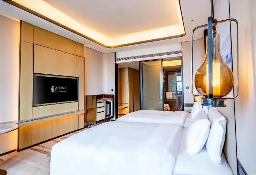 Superior room with lake view, Pullman Suzhou Taicang