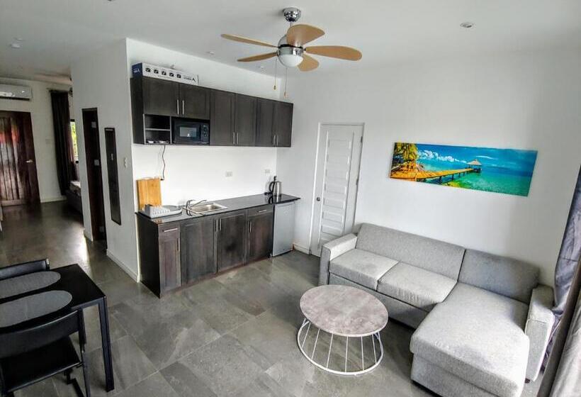 سوئیت با بالکن, Bohol Jewel Resort