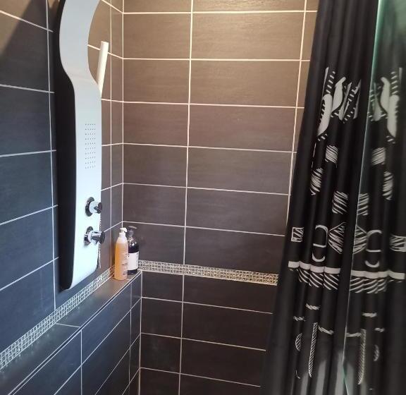 استودیوی لوکس, Hostal 170 Room 16 Service Appartement