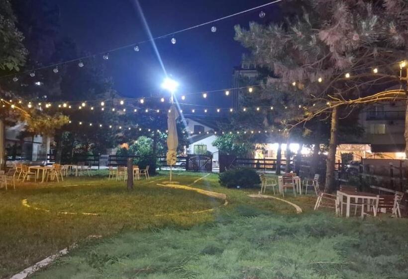 اتاق استاندارد چهار تخته, Hellen Residence