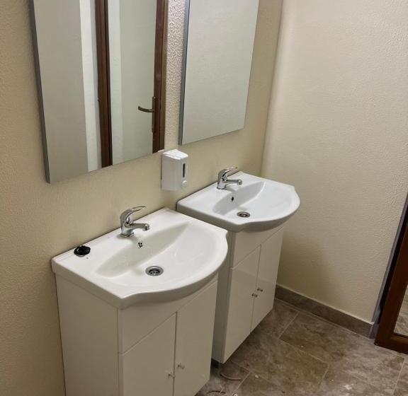 Economy Triple Room, Hellen Residence