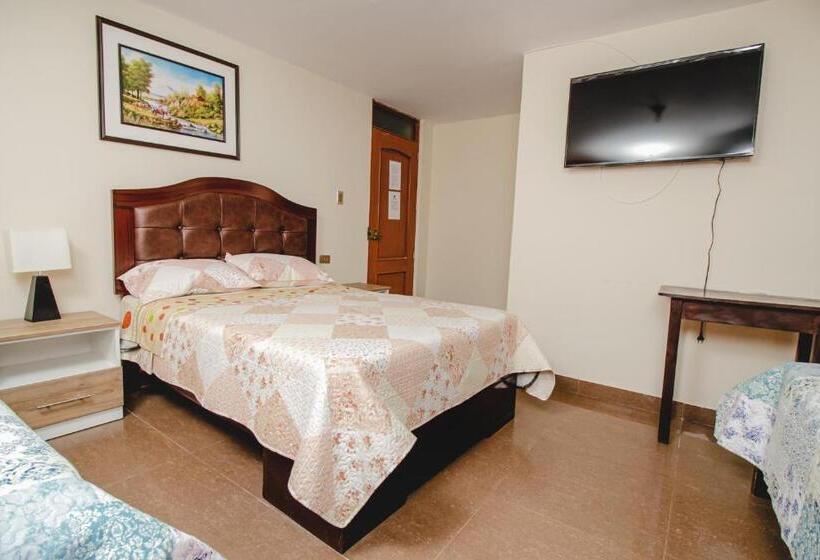 اتاق کلاسیک سه تخته, Antara Hostal