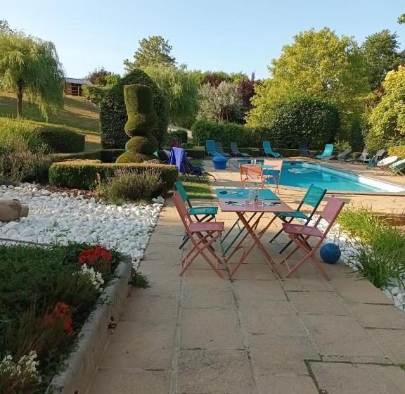 庭の見えるスタンダードトリプルルーム, Au Bout De Mes Rêves