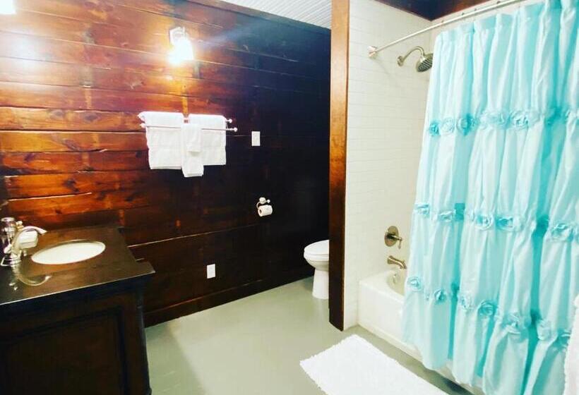 带大床的豪华间, Dabbs Hotel Bed And Breakfast