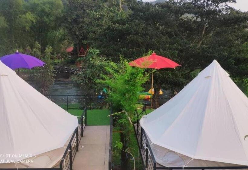 كوخ قياسي, Jk Riverview Resort