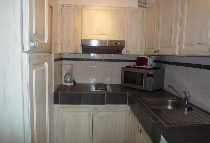 غرفة قياسية مطلّة علي حمام السباحة, Le Mas De L Orangerie 3 Etoiles