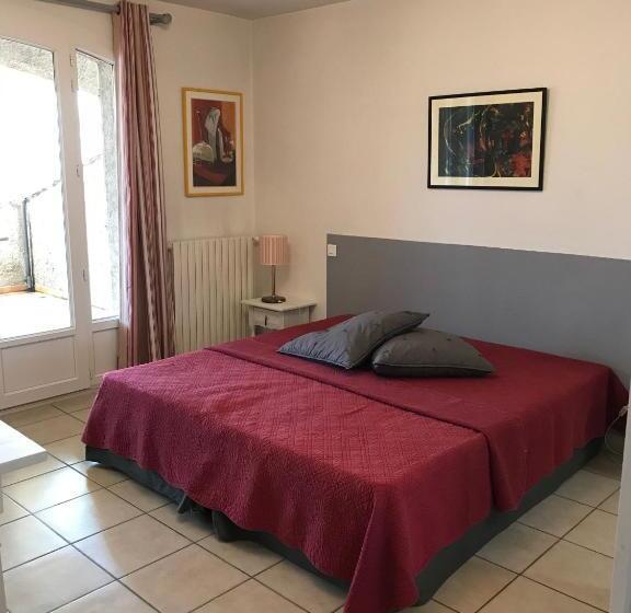 غرفة قياسية مطلّة علي حمام السباحة, Le Mas De L Orangerie 3 Etoiles