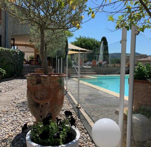 إستوديو قياسى سرير كينج, Le Mas De L Orangerie 3 Etoiles