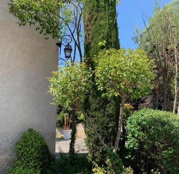 إستوديو قياسى مزودة بتراس, Le Mas De L Orangerie 3 Etoiles