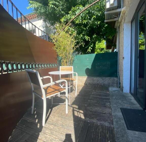 غرفة قياسية مزوَّدة بتراس, Le Mas De L Orangerie 3 Etoiles