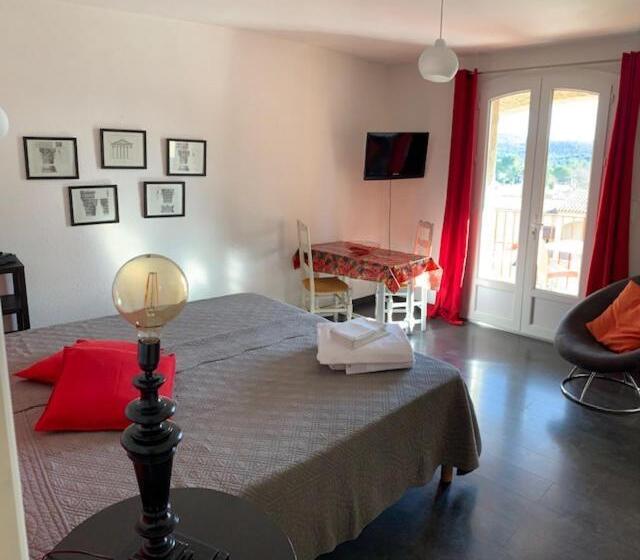 إستديو قياسى مطل على حمام السباحة, Le Mas De L Orangerie 3 Etoiles