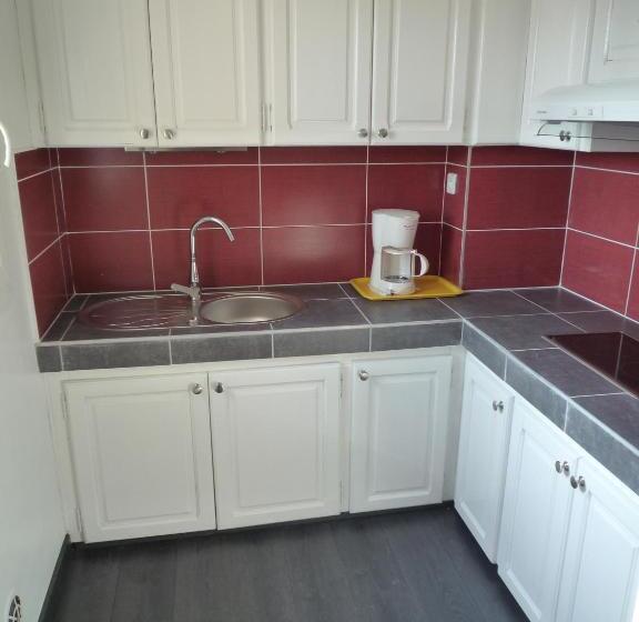 إستديو قياسى مطل على حمام السباحة, Le Mas De L Orangerie 3 Etoiles