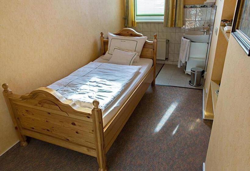 جناح جونيور, Altenceller Tor, Hotel & Restaurant