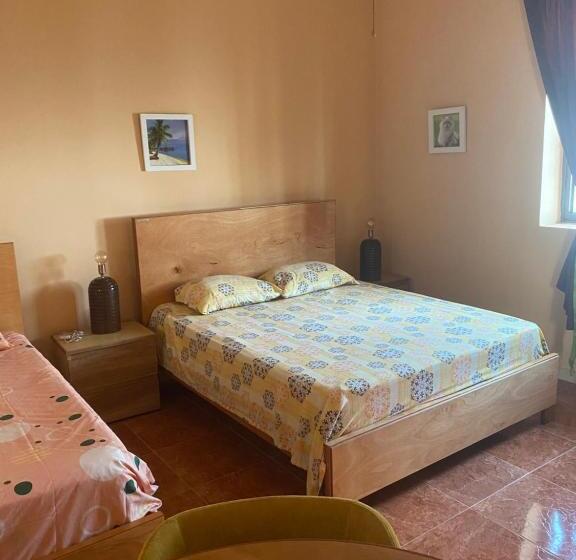 ファミリールーム, La Rosa Buga