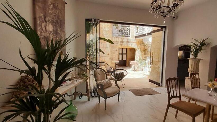 اتاق سوپریور با تخت بزرگ, Casal Annunzia Boutique B&b Accomodation