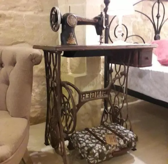 اتاق لوکس چهار تخته, Casal Annunzia Boutique B&b Accomodation