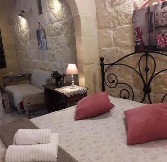 اتاق لوکس چهار تخته, Casal Annunzia Boutique B&b Accomodation