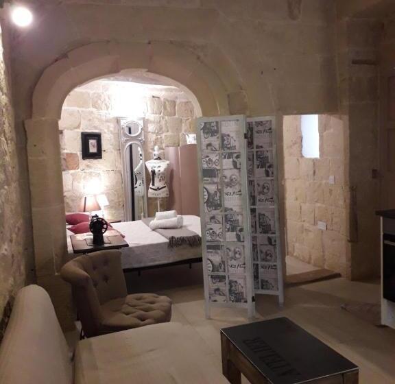 اتاق لوکس چهار تخته, Casal Annunzia Boutique B&b Accomodation