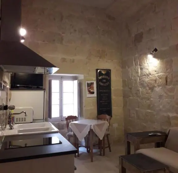 اتاق لوکس چهار تخته, Casal Annunzia Boutique B&b Accomodation