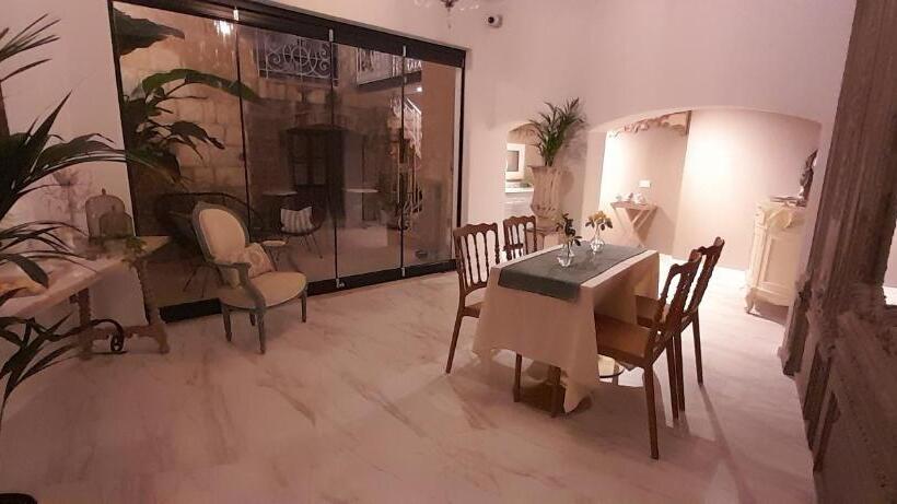 اتاق لوکس چهار تخته, Casal Annunzia Boutique B&b Accomodation