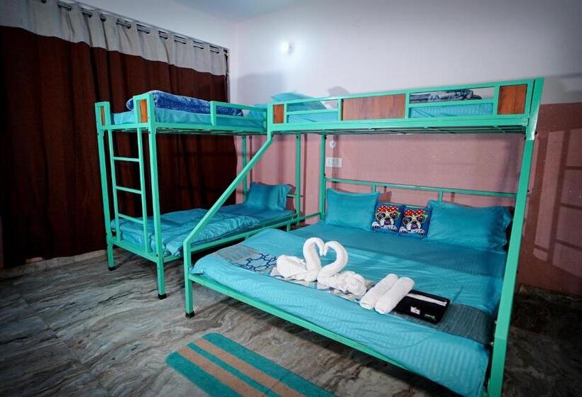 اتاق استاندارد با چشم‌انداز استخر, Creek Forest  Riverside Boutique Resort