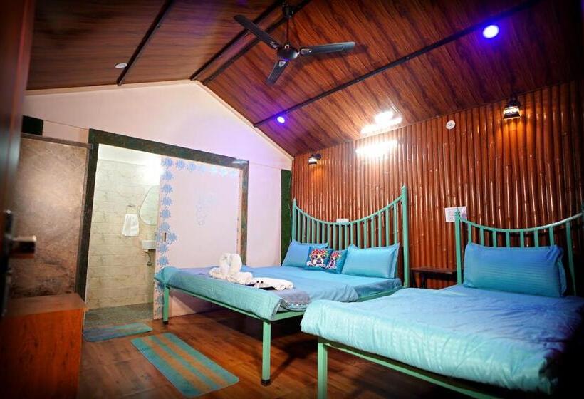 اتاق استاندارد سه تخته با چشم‌انداز باغ, Creek Forest  Riverside Boutique Resort