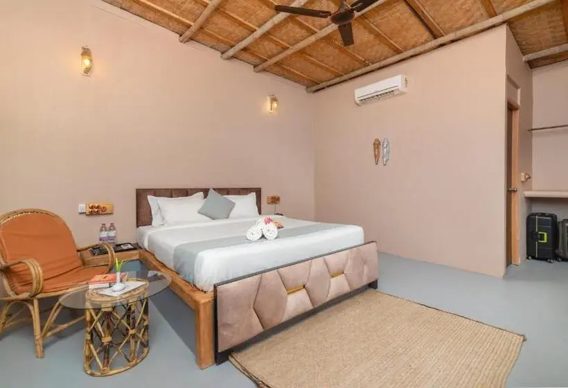Camera Deluxe, Amadi Beach Front Resort