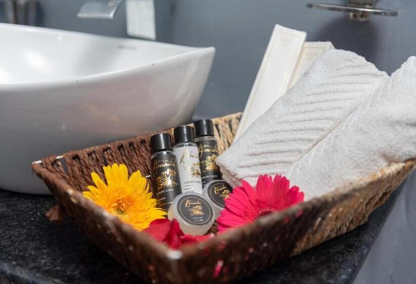 סוויטה, Amadi Beach Front Resort