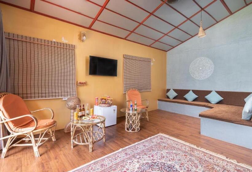 جناح, Amadi Beach Front Resort