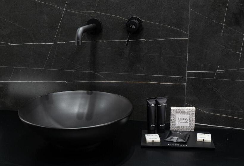 سوئیت با تخت بزرگ, Marmur Suite