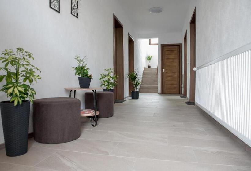 스탠다드 룸, Five House