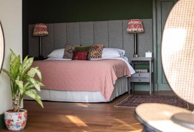 キングサイズベッドのデラックススイート, The Albannach