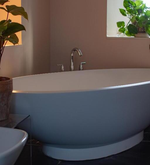 キングサイズベッドのデラックススイート, The Albannach