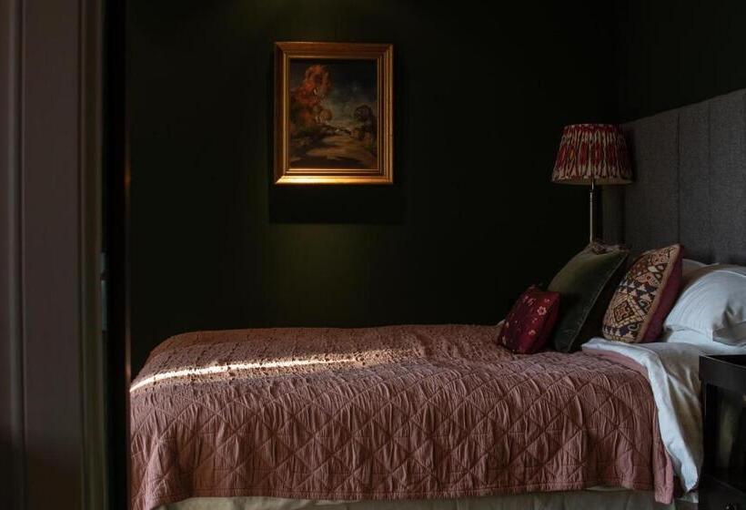 キングサイズベッドのデラックススイート, The Albannach